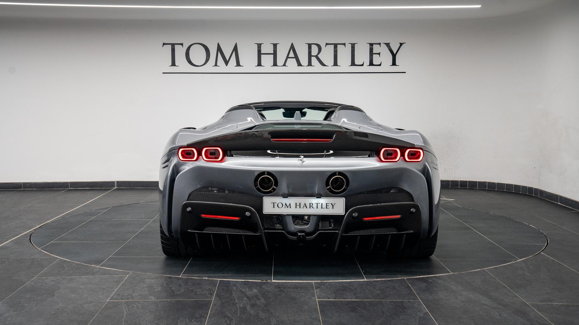 Ferrari SF90 Spider Photo 8b34ee23-3307-48f8-b06c-38be5c3e6672.jpg