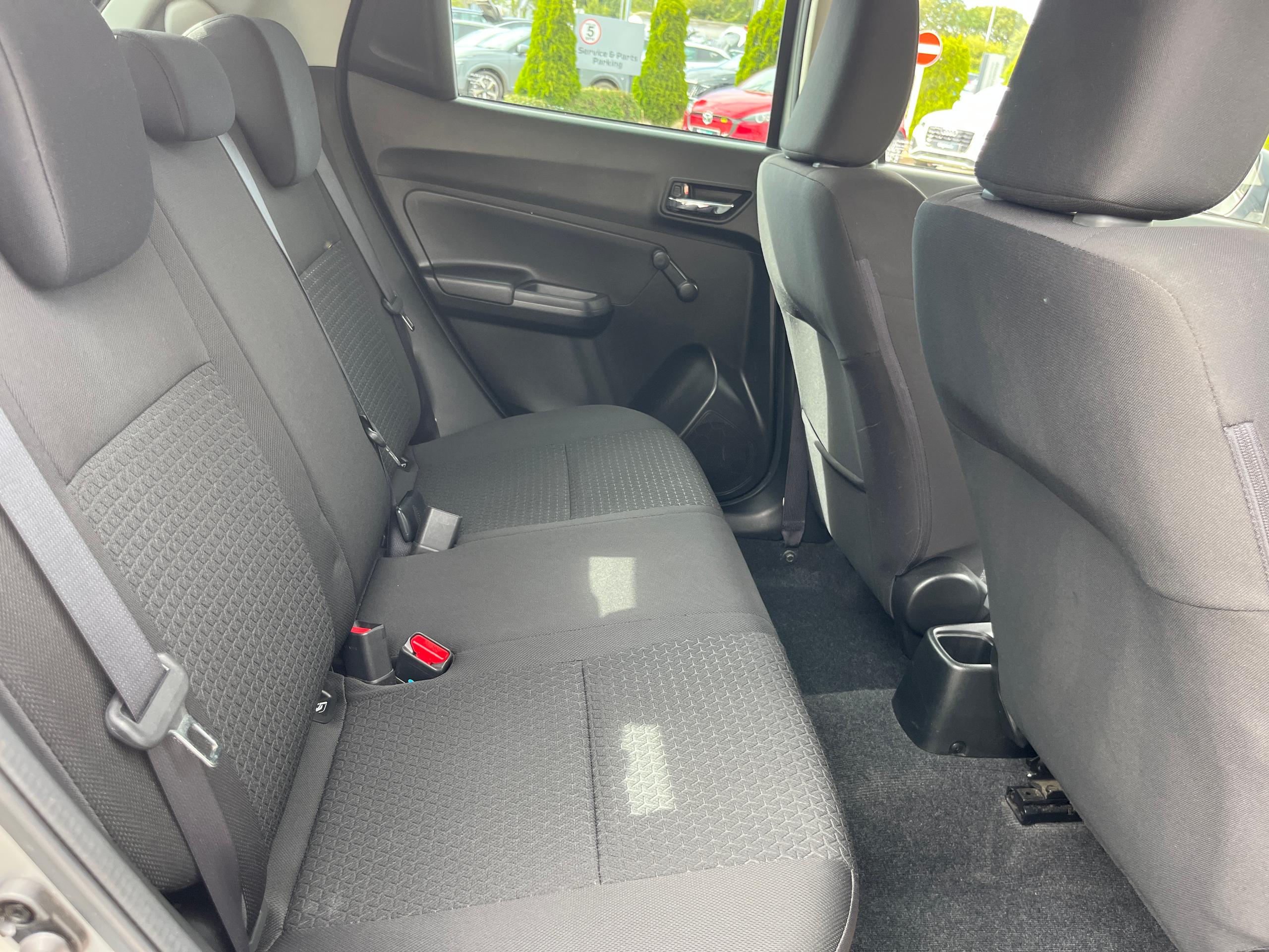 Suzuki Swift Photo 11