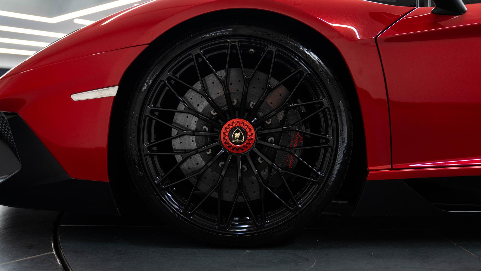 LAMBORGHINI Aventador Photo 8b57e82d-83dd-4da6-85b1-d06a34218113.jpg