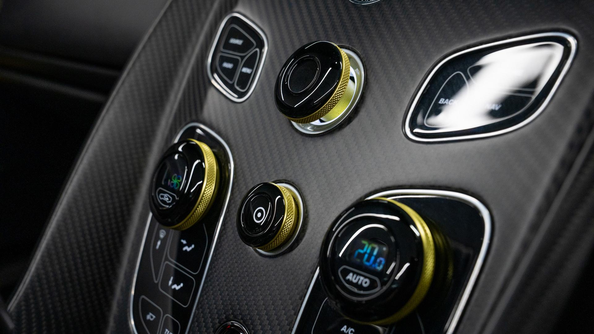Aston Martin Vantage Photo 8b63fc4b-d7da-4d4b-9f45-da7fbe9f3ae2.jpg