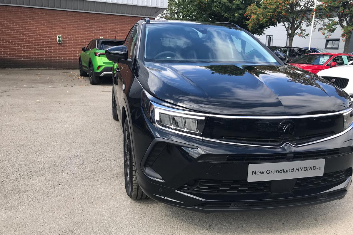  Vauxhall Grandland GS LINE 1.6 PHEV 225PS £35,469 miles BLACK JCT600