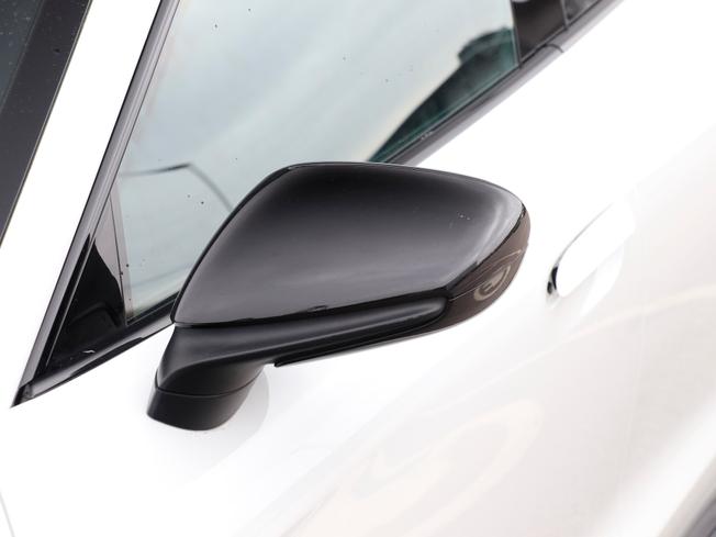 PORSCHE Taycan Photo 12