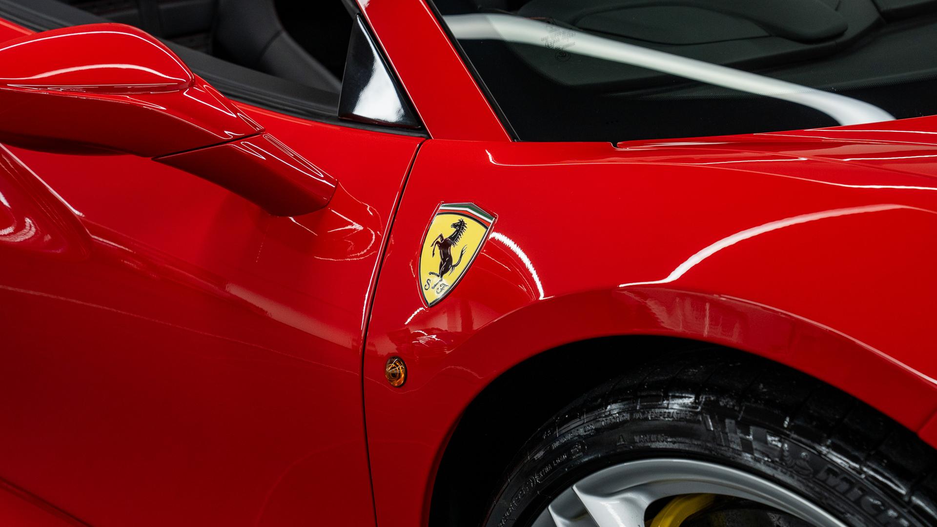 Ferrari 488 Photo 8b6d5ddd-b8c1-4e92-926f-f8646ea1d8c5.jpg