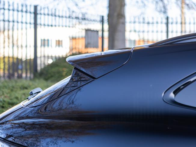 PORSCHE Taycan Photo 36