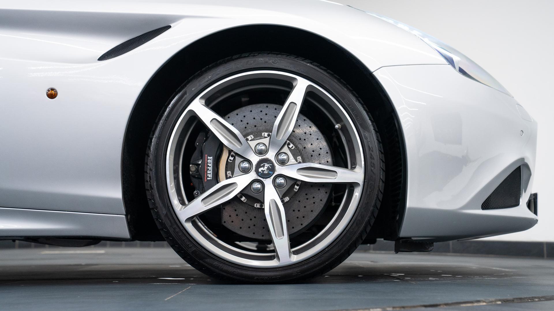 Ferrari California Photo 8b8dabf9-33e9-4a51-8d36-5658156d98d5.jpg