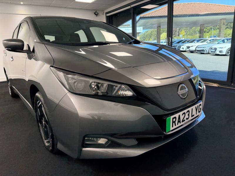 Nissan Leaf Photo 8b8fa913-eb7c-4b36-874d-c3ce85c0cb32.jpg