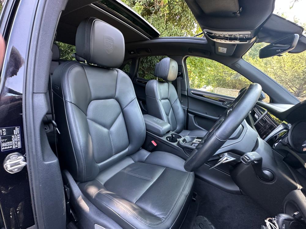Used Porsche Macan RO22EWX 26