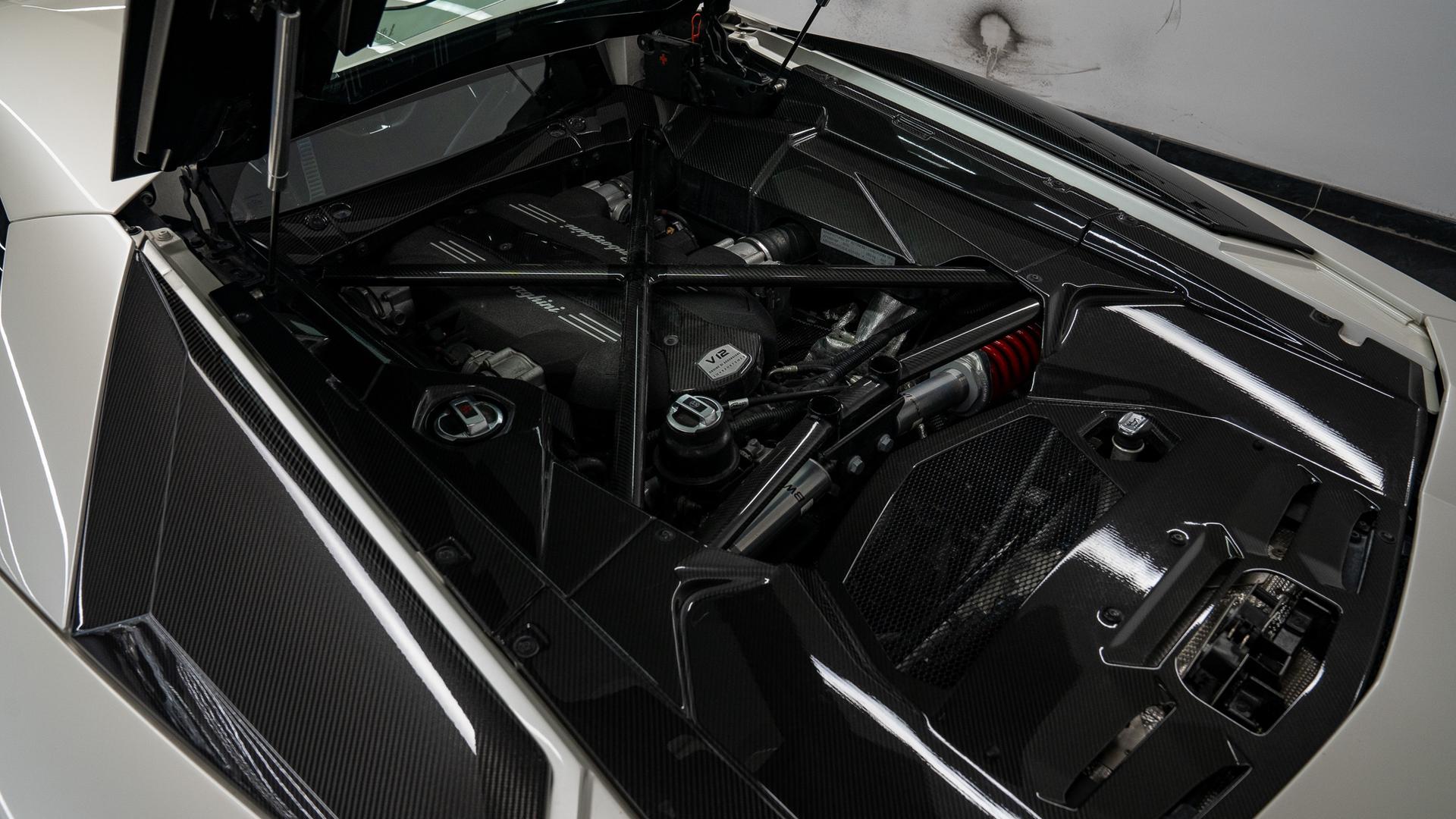 LAMBORGHINI Aventador Photo 8bb5eaea-86c2-4058-b7ae-3764ee9d9b34.jpg