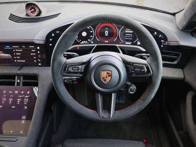 PORSCHE Taycan Photo 11