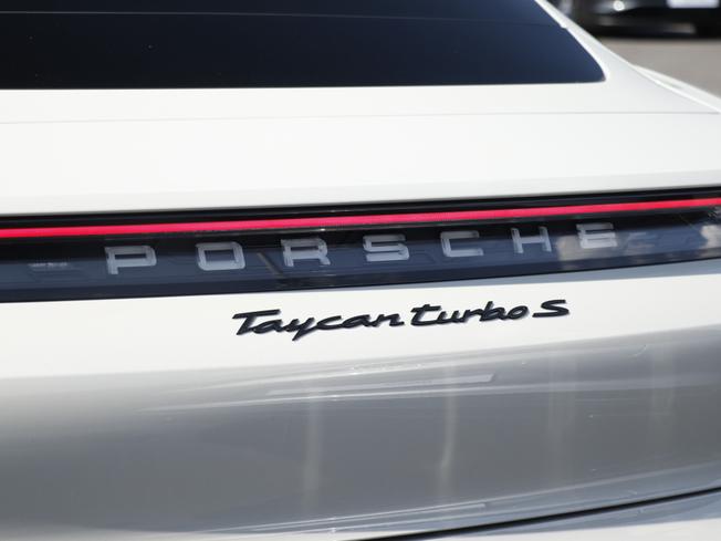 PORSCHE Taycan Photo 7