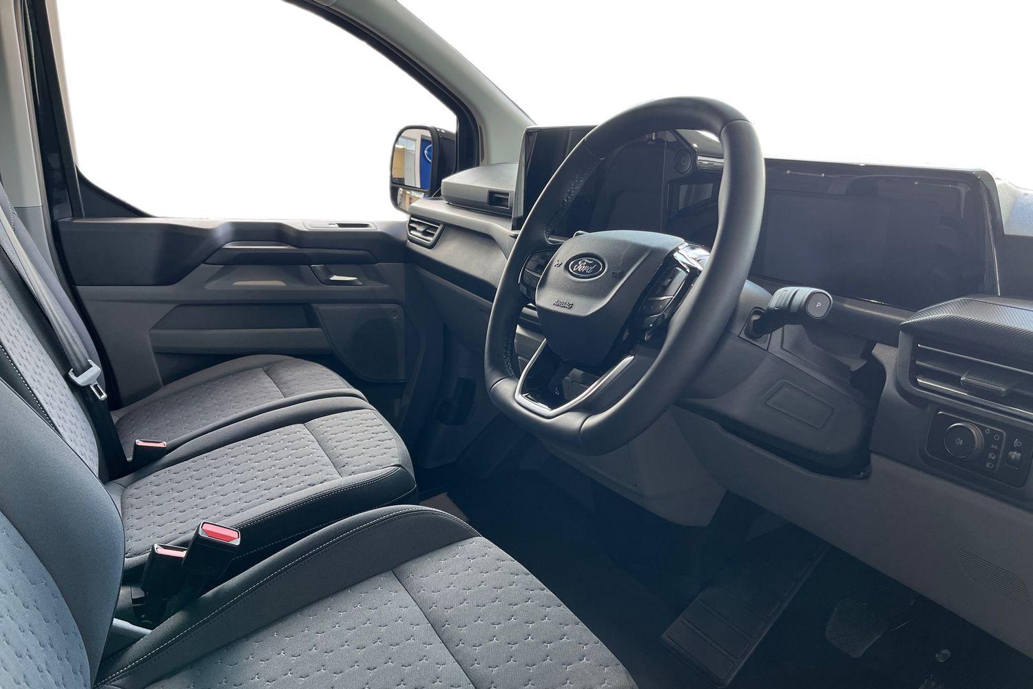 Ford E-TRANSIT CUSTOM Photo 13