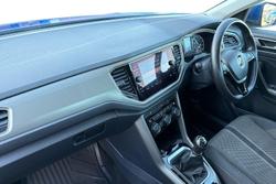 Volkswagen T-Roc Photo 2