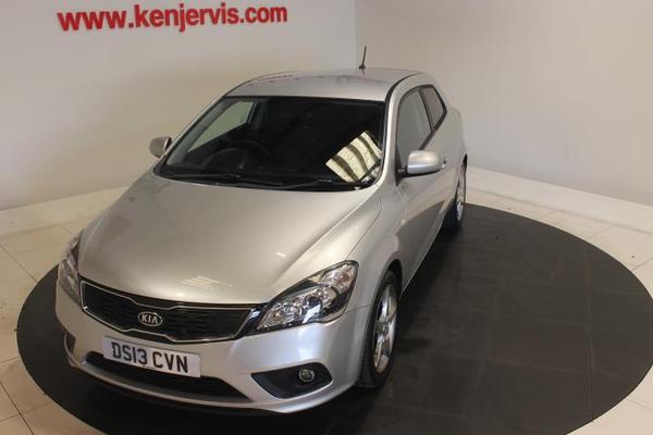 Kia ProCeed 1.6 CRDi 3 Hatchback 3dr Diesel Manual Euro 5 (113 bhp) Photo 2