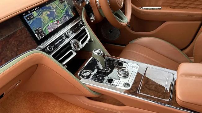 BENTLEY Flying Spur Photo 19