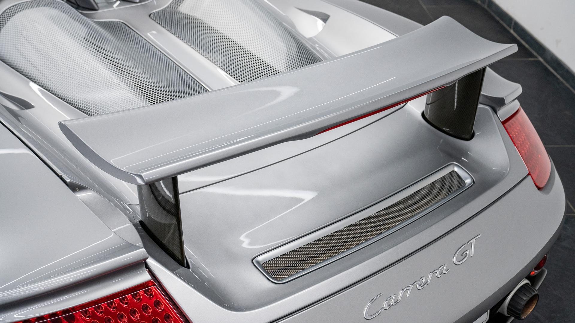 Porsche Carrera GT Photo 8c1b52e0-1e0b-45d7-8624-8c6f2d079ee8.jpg