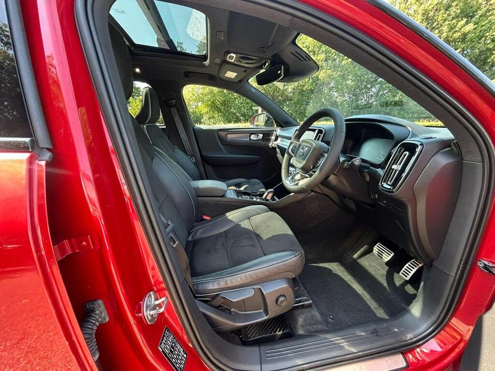Used Volvo XC40 HN22CJV 32