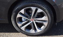 Jaguar F-PACE Photo 29