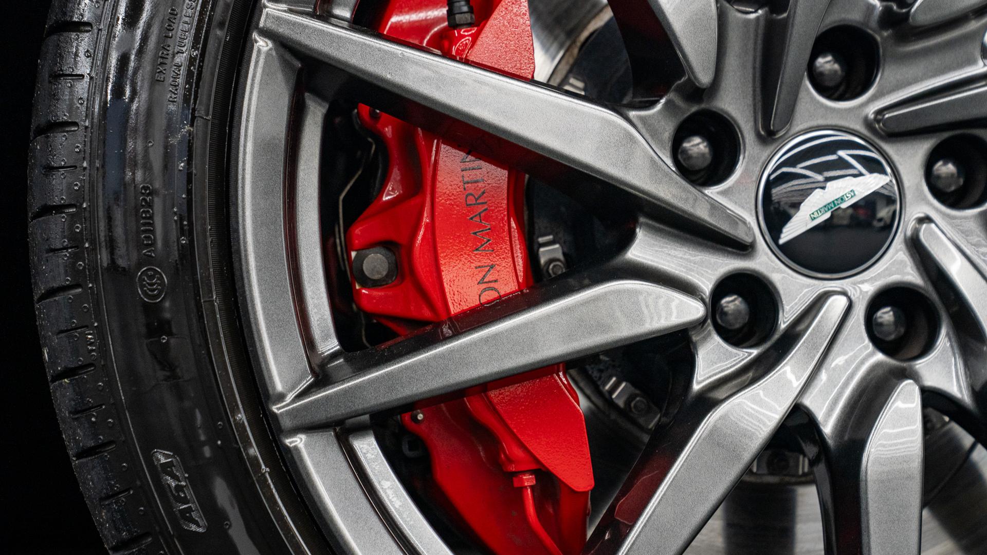 Aston Martin Vantage Photo 8c300d01-8e2a-462e-ab72-67807697090b.jpg