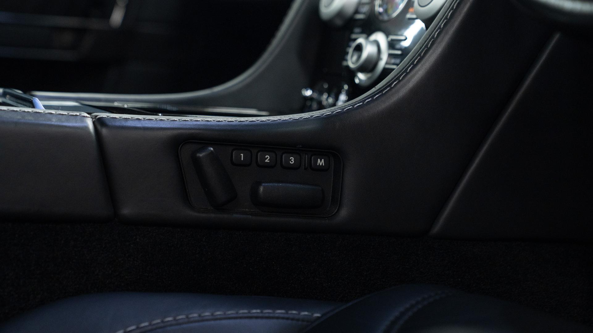 Aston Martin DBS Photo 8c329a09-6b83-4420-bb62-5a6ea9f8e1e8.jpg