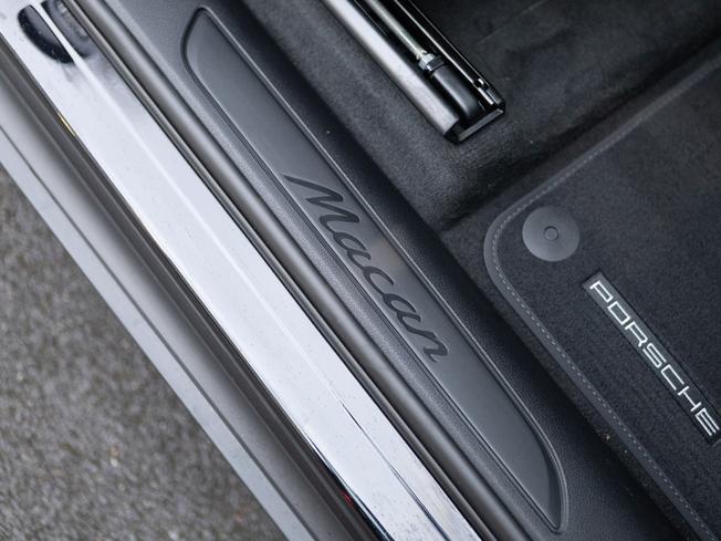 PORSCHE Macan Photo 32