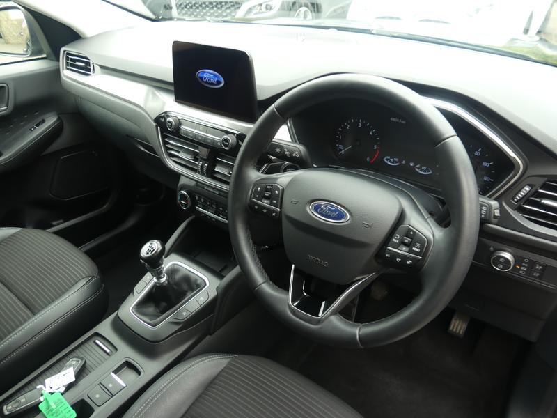 Ford Kuga Photo 8c487b83-ca53-472e-b939-ff568c3801bd.jpg