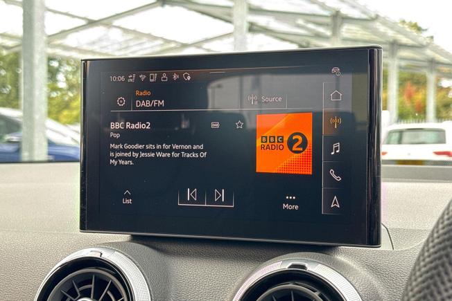 Audi Q2 Photo 35