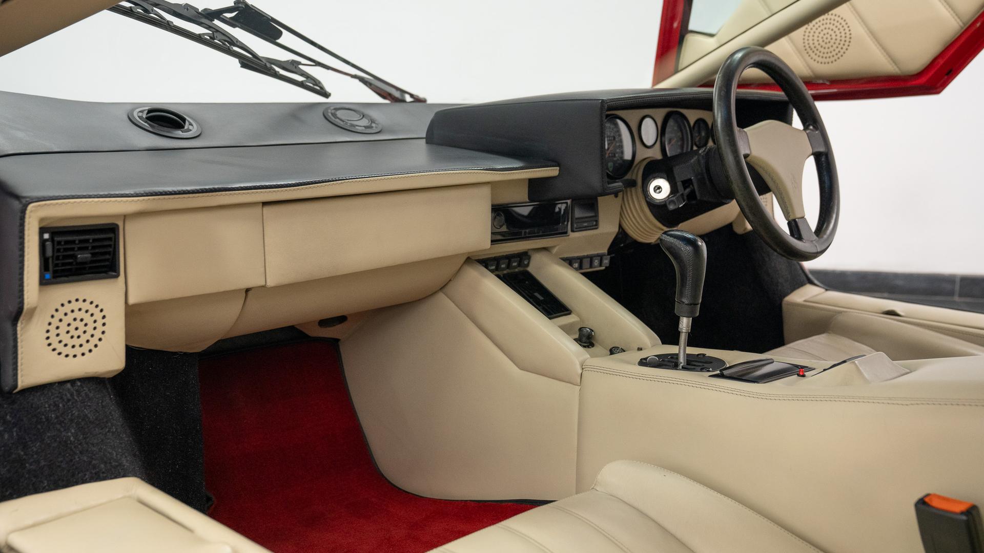 LAMBORGHINI Countach Photo 8c688766-f499-4240-a854-747fffbc878e.jpg