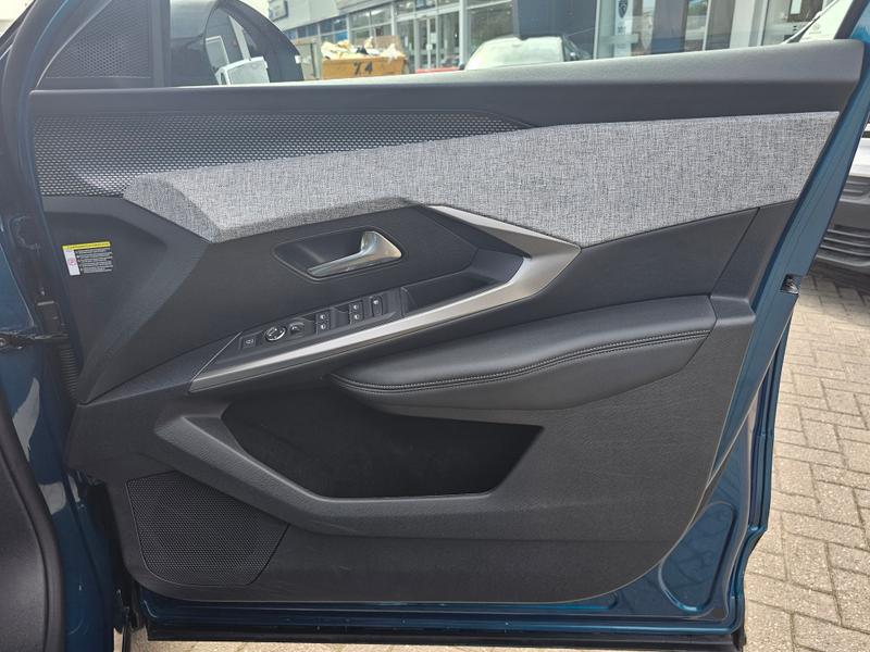 2025 25 PEUGEOT 5008