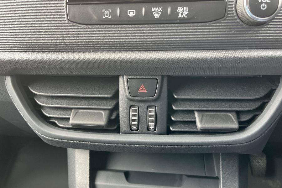 Ford TRANSIT COURIER Photo 8c983236-9ad6-436b-a170-5e402eb57638.jpg