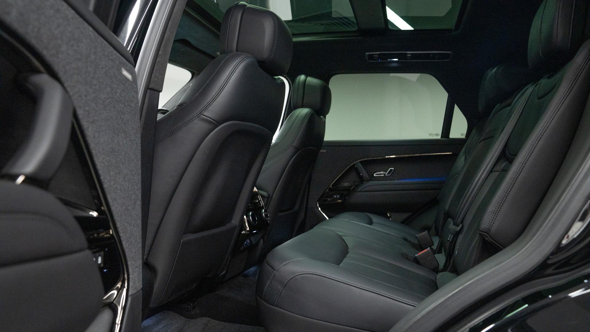Land Rover Range Rover Sport Photo 8c99da98-ab9f-424d-84e0-6c9133104f8a.jpg