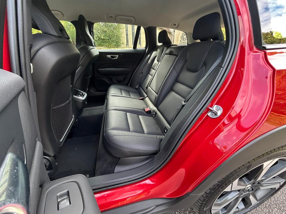 Used Volvo V60 Cross Country YM23KNX 19