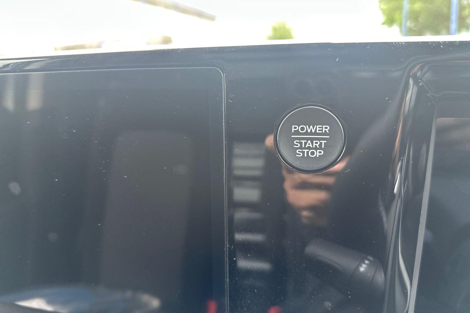 Ford E-TRANSIT COURIER Photo 31