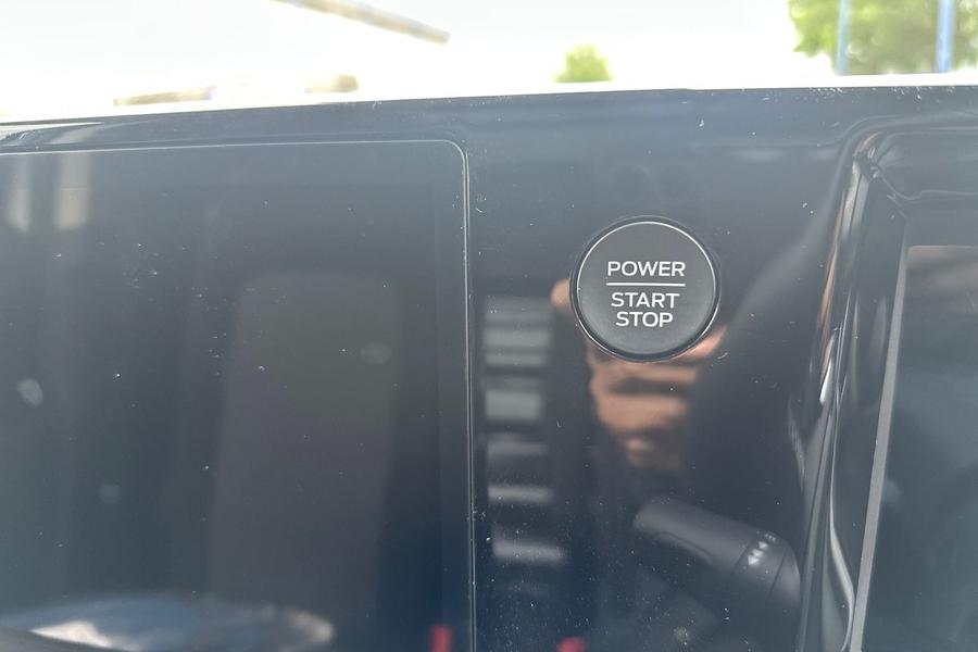 Ford E-TRANSIT COURIER Photo 8c9f3b4e-141c-4a34-9e25-97e9d2206b2e.jpg