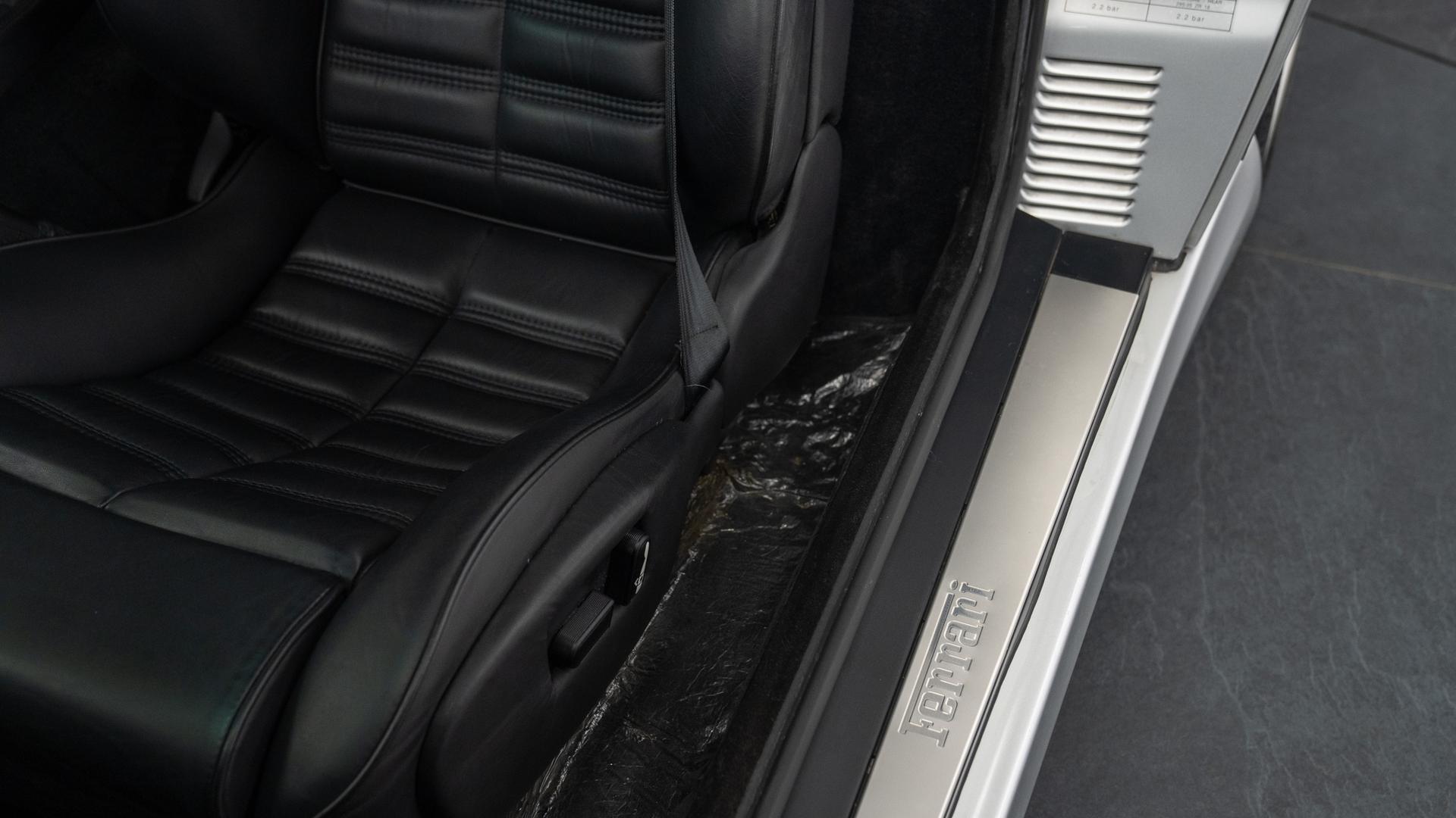 Ferrari 550 Maranello Photo 8c9f56b1-bd17-4c79-8b49-ebe72edbd8fb.jpg