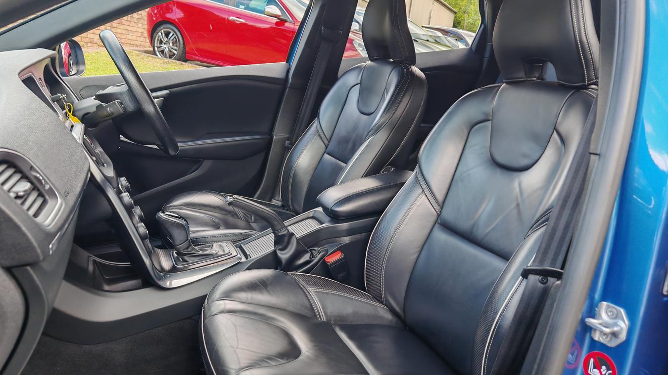Used Volvo V40 RX66YXR 20