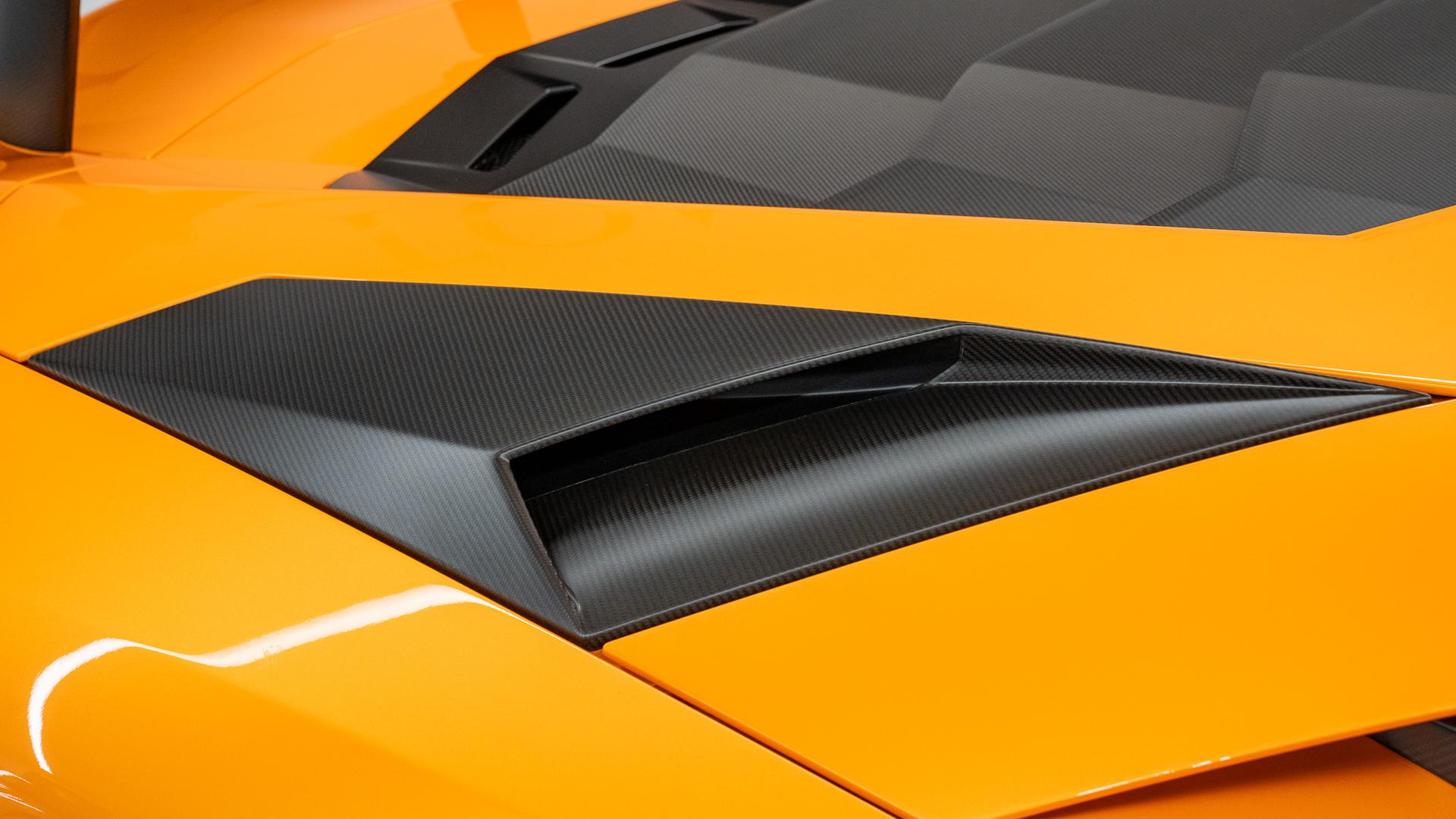 LAMBORGHINI Aventador Photo 8caebf7f-adc0-4f68-975a-596824123c27.jpg