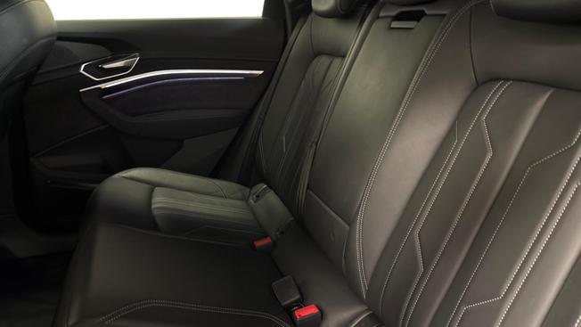 AUDI e-tron Photo 7