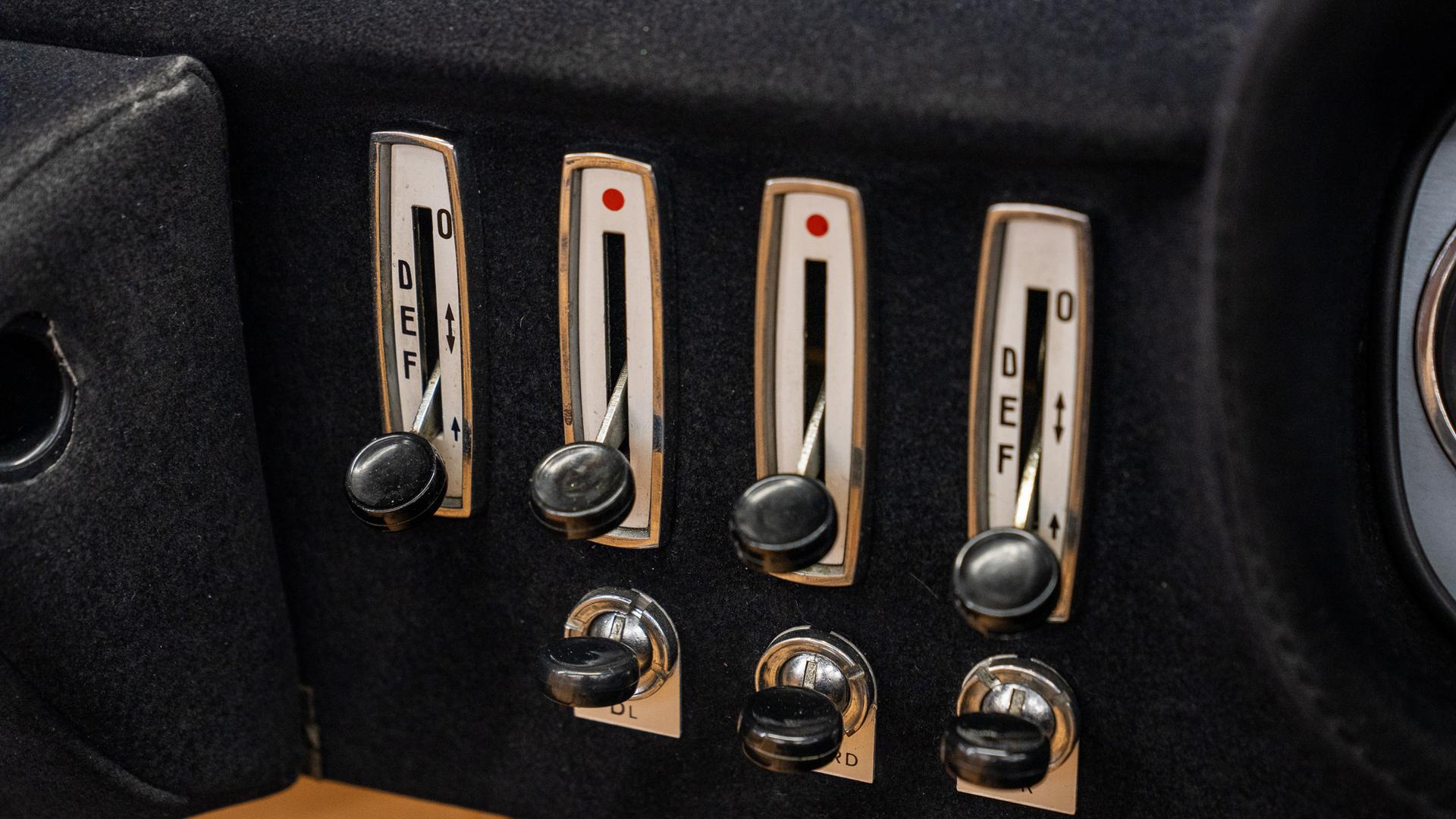 Ferrari 365 GTB/4 Daytona Photo 8cc3106b-e012-410c-b3e9-3c448c564a03.jpg