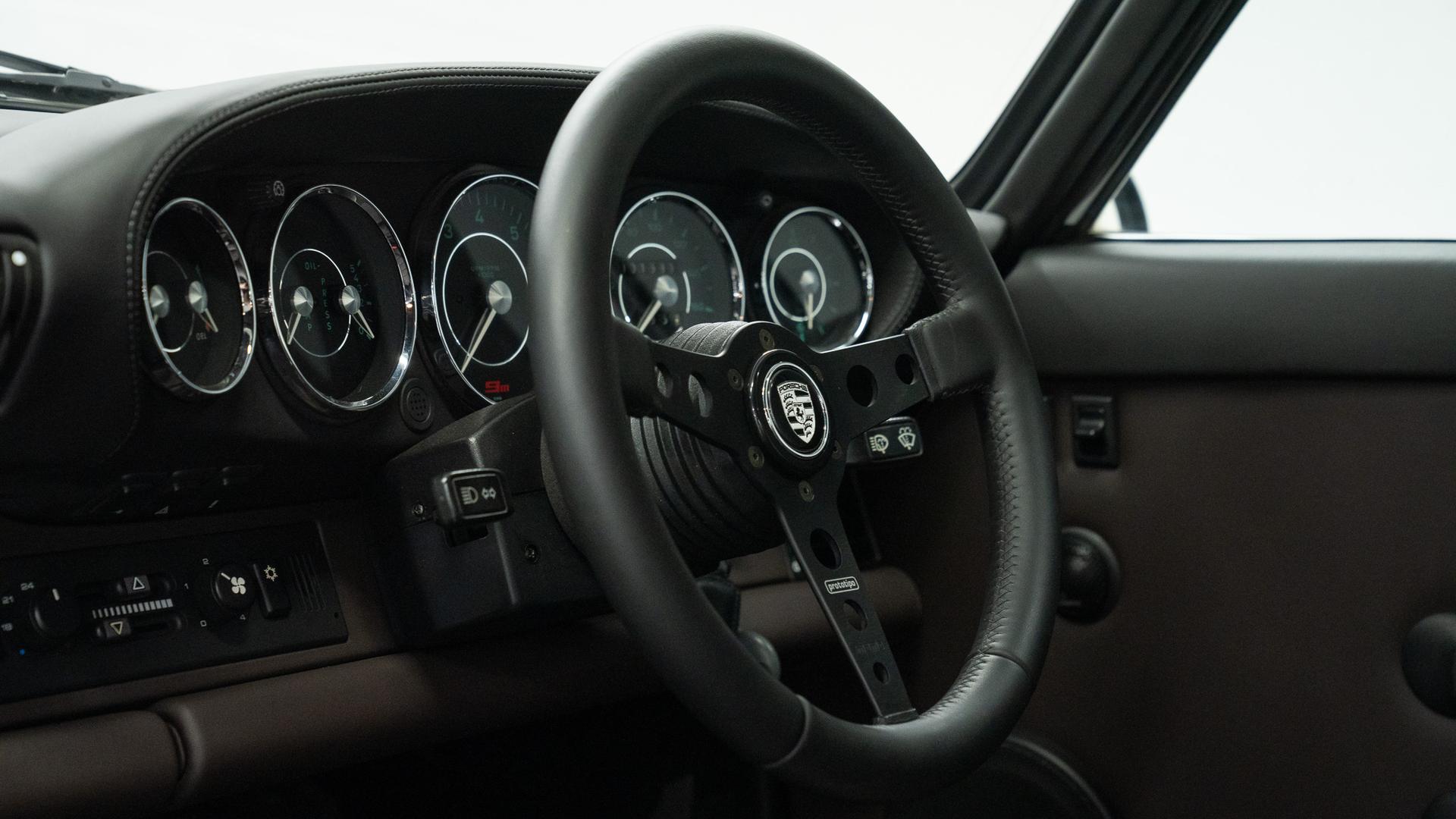 Porsche 911 Photo 8cd35ce7-c94e-4922-9ab8-dba7fe06a770.jpg
