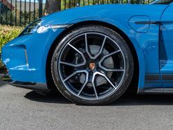 PORSCHE Taycan Photo 4