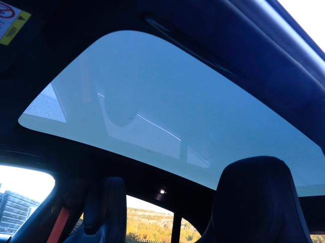 PORSCHE Taycan Photo 14