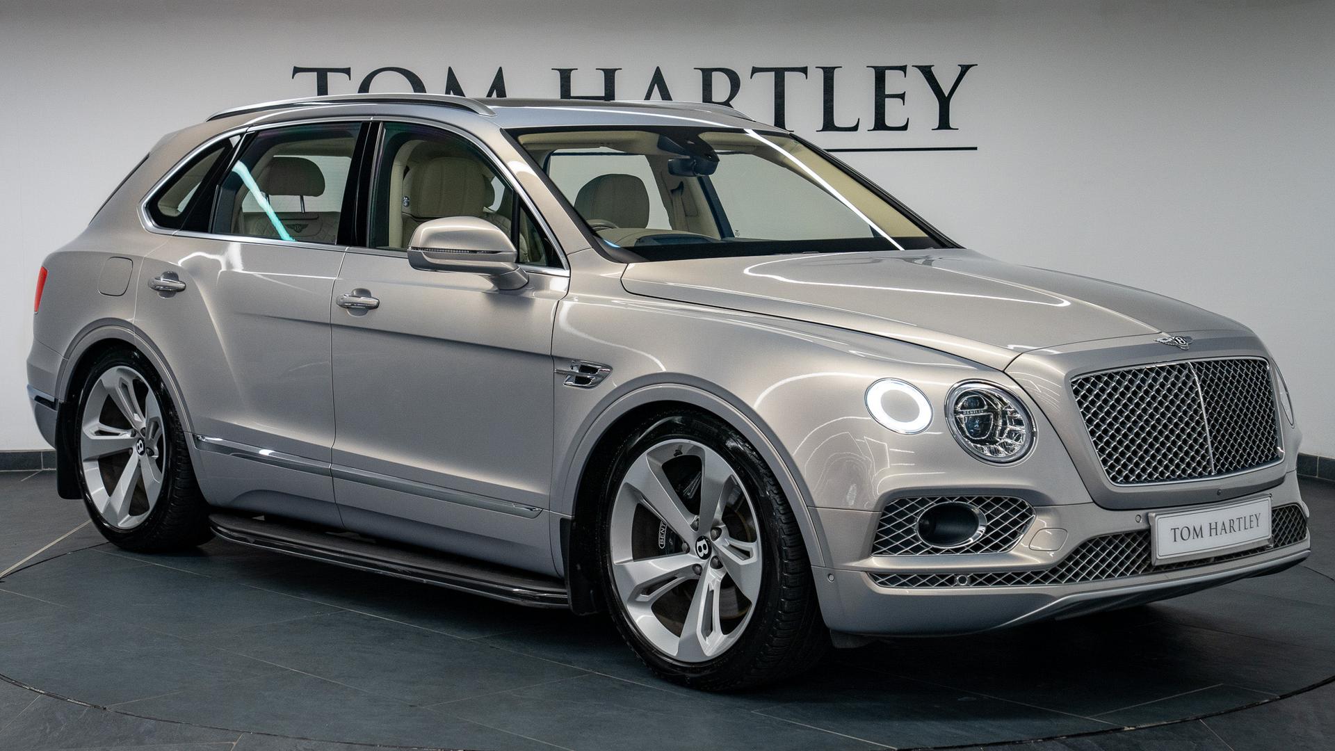 Bentley Bentayga Photo 8cf84e66-e3a5-4c35-ba14-ebdd5c9540db.jpg