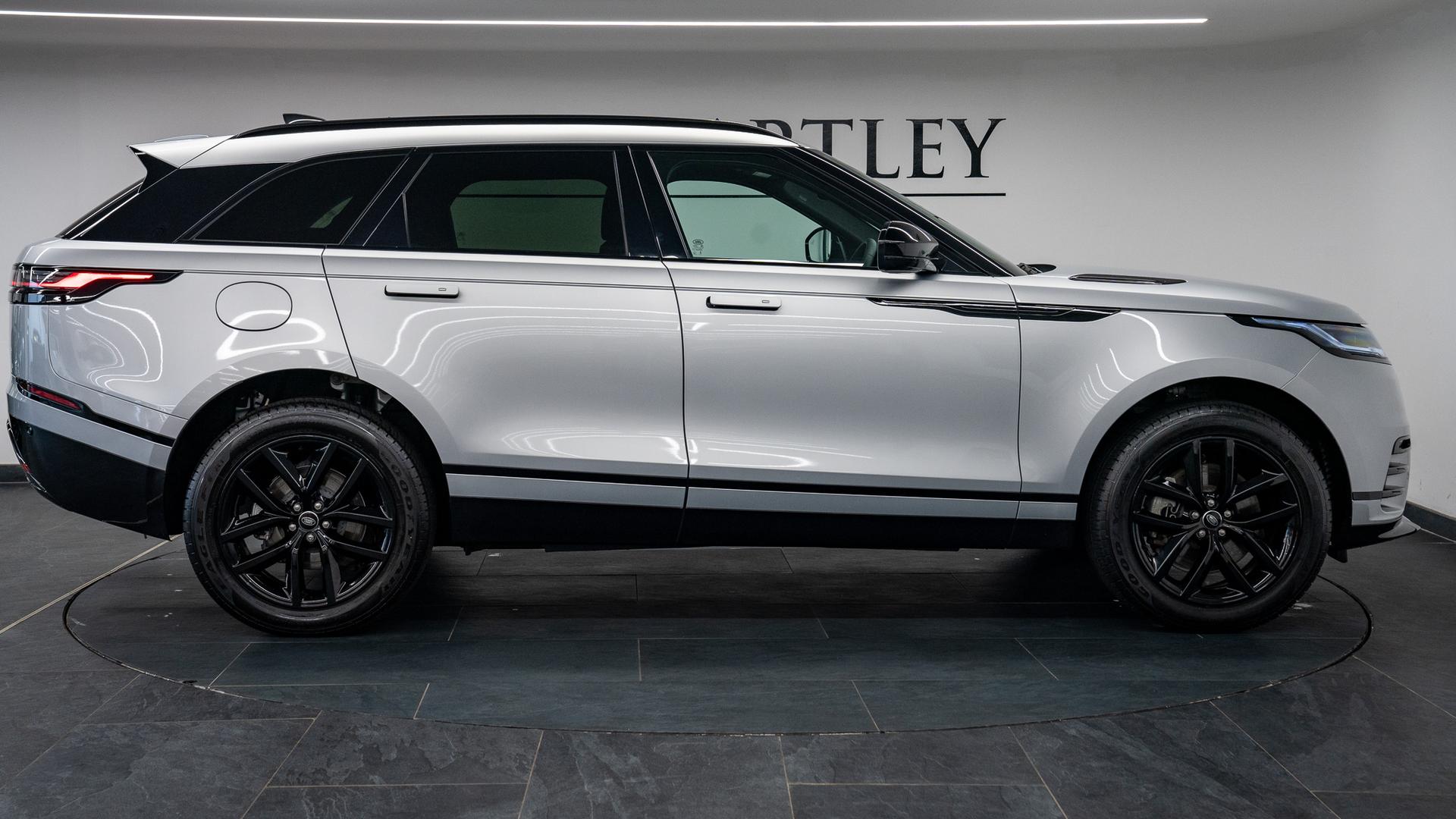 Land Rover Range Rover Velar Photo 8d101fbe-1354-4141-97be-444f408aaea1.jpg