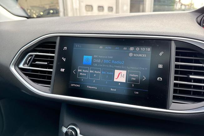 PEUGEOT 308 Photo 13