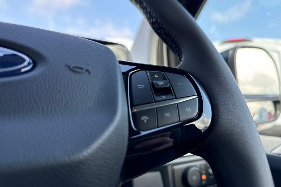 Ford TRANSIT CUSTOM Photo 8d21e14c-d3ff-413e-8606-fec657dcd070.jpg