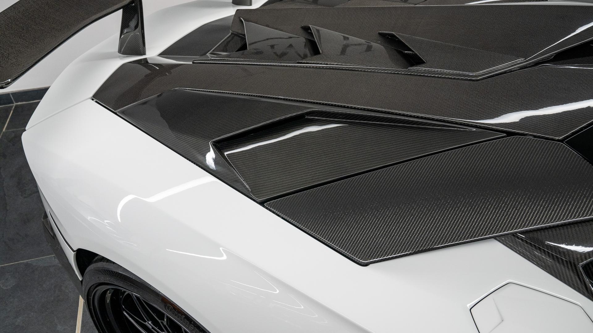 LAMBORGHINI Aventador Photo 8d2adbcb-4e8e-48de-9a2d-9b499a95aede.jpg