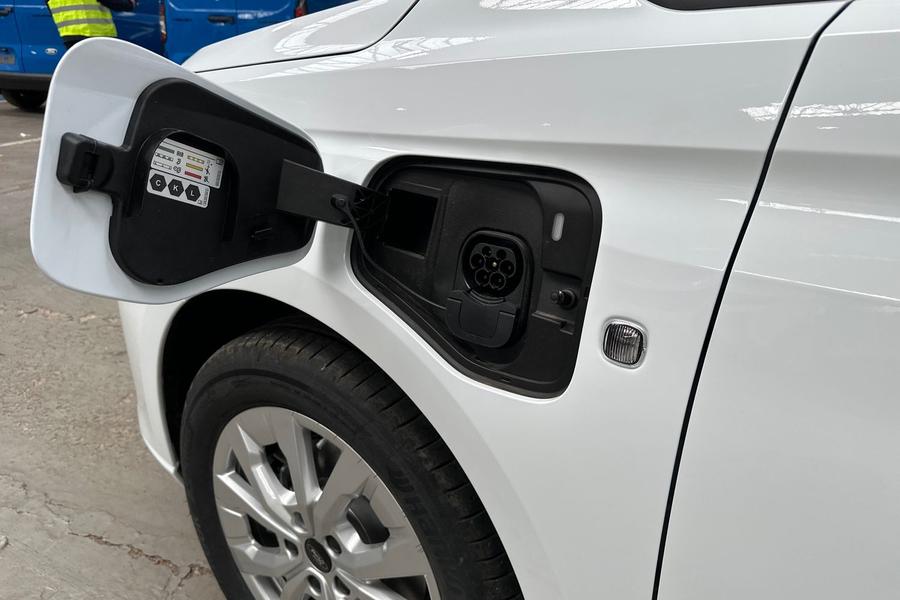 Ford TRANSIT CONNECT Photo 8d4384e9-4b23-4a5a-8d4d-5cad73290c9a.jpg