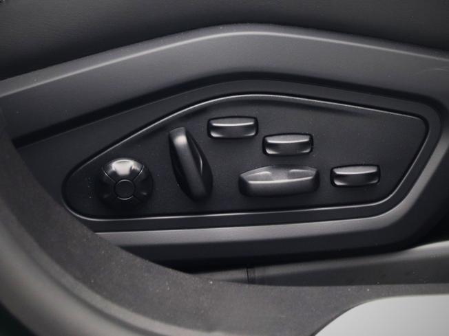 PORSCHE Taycan Photo 20