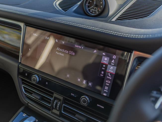 PORSCHE Macan Photo 16