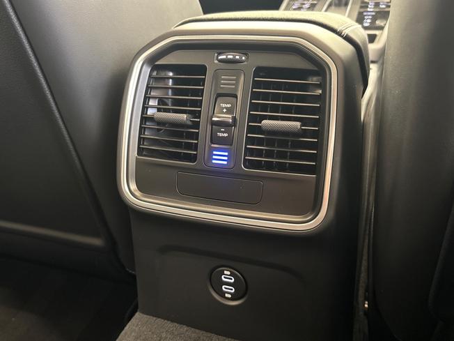 PORSCHE Macan Photo 50